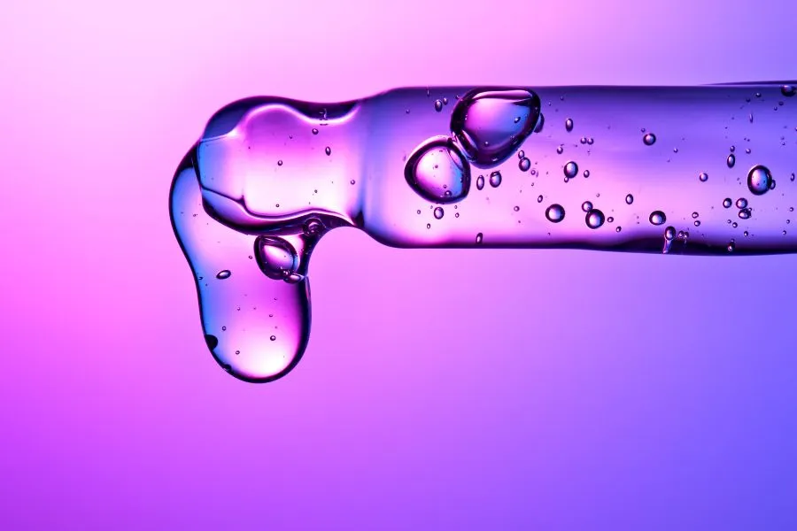Zoomed in dropper with serum in it.